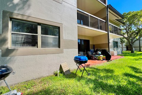 Condo in Sunrise, Florida, 2 bedrooms  № 1922078 - photo 12