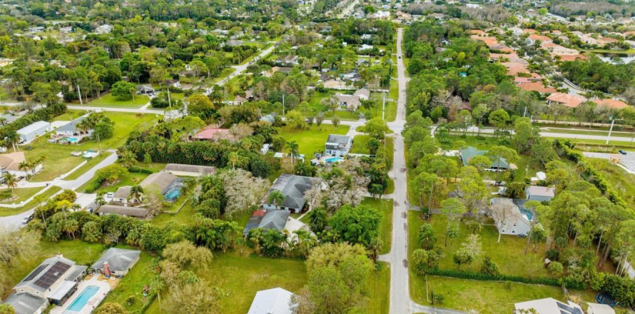 House in Lake Worth, Florida 4 bedrooms, 349.96 sq.m. № 1020228