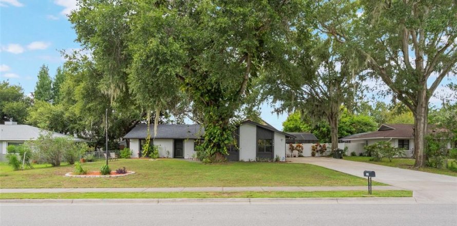 Villa ou maison à Clermont, Floride 3 chambres, 245.35 m2 № 1910923