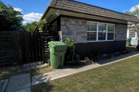 Commercial property in Fort Lauderdale, Florida 92.9 sq.m. № 2261358 - photo 2