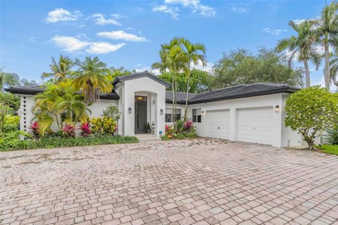 House in Palmetto Bay, Florida 5 bedrooms, 230.58 sq.m. № 1890023 - photo 1