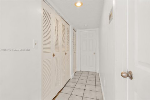 Снять в аренду квартиру в Катлер-Бей, Флорида 2 спальни, 103.4м2, № 1956396 - фото 16