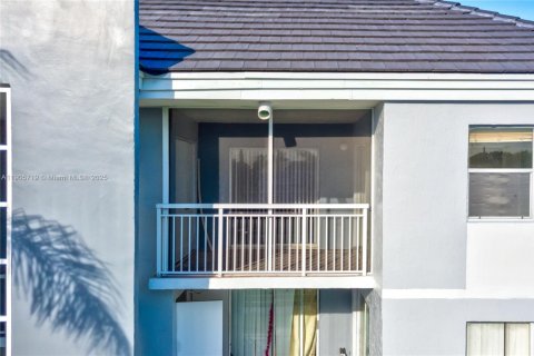 Снять в аренду квартиру в Катлер-Бей, Флорида 2 спальни, 103.4м2, № 1956396 - фото 9