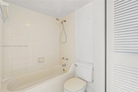 Снять в аренду квартиру в Катлер-Бей, Флорида 2 спальни, 103.4м2, № 1956396 - фото 23