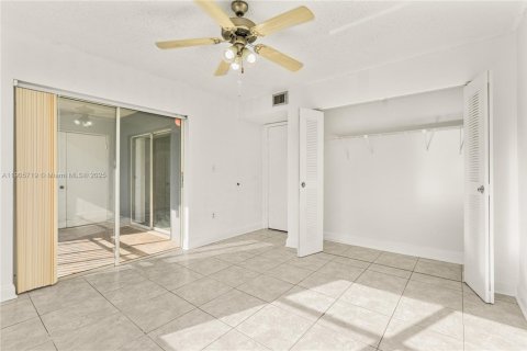 Снять в аренду квартиру в Катлер-Бей, Флорида 2 спальни, 103.4м2, № 1956396 - фото 26