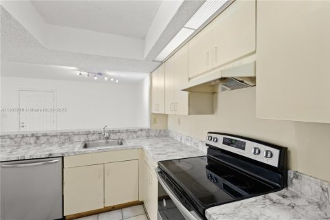 Снять в аренду квартиру в Катлер-Бей, Флорида 2 спальни, 103.4м2, № 1956396 - фото 15