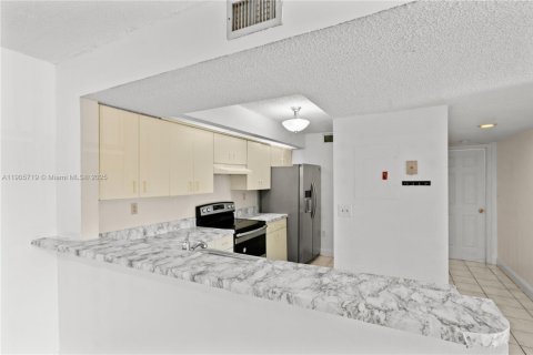 Снять в аренду квартиру в Катлер-Бей, Флорида 2 спальни, 103.4м2, № 1956396 - фото 12