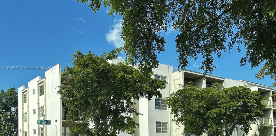 Кондоминиум с 1 спальней в Норт-Майами, Флорида № 1971690