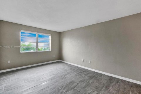 Купить кондоминиум в Норт-Майами, Флорида 1 спальня, 64.66м2, № 1971690 - фото 17