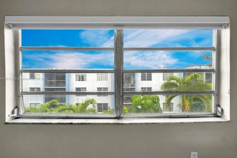 Купить кондоминиум в Норт-Майами, Флорида 1 спальня, 64.66м2, № 1971690 - фото 29