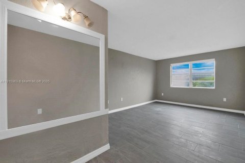 Купить кондоминиум в Норт-Майами, Флорида 1 спальня, 64.66м2, № 1971690 - фото 18