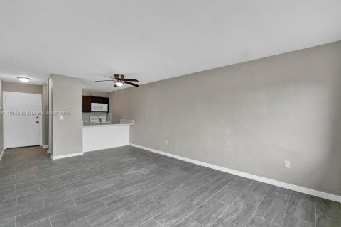 Купить кондоминиум в Норт-Майами, Флорида 1 спальня, 64.66м2, № 1971690 - фото 26