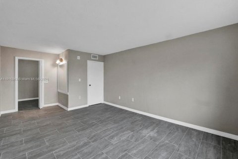 Купить кондоминиум в Норт-Майами, Флорида 1 спальня, 64.66м2, № 1971690 - фото 16