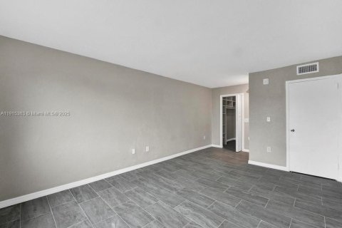 Купить кондоминиум в Норт-Майами, Флорида 1 спальня, 64.66м2, № 1971690 - фото 15