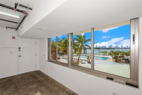 Propiedad comercial en venta en Miami Beach, Florida № 1820133 - foto 1