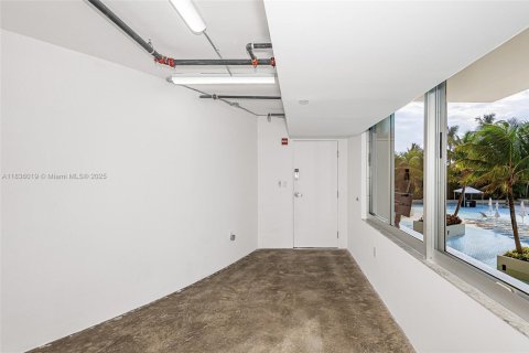 Propiedad comercial en venta en Miami Beach, Florida № 1820133 - foto 8