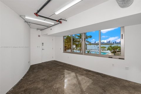 Propiedad comercial en venta en Miami Beach, Florida № 1820133 - foto 7