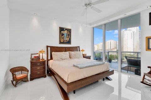Condo in Aventura, Florida, 2 bedrooms № 2082143 - photo 23