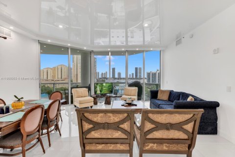 Condo in Aventura, Florida, 2 bedrooms № 2082143 - photo 8
