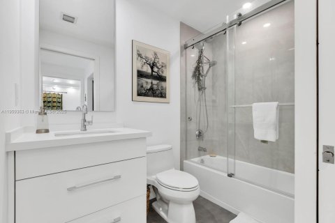 Condo in Aventura, Florida, 2 bedrooms № 2082143 - photo 18