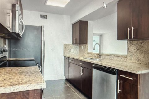 Appartement à louer à Doral, Floride: 2 chambres № 1924860 - photo 3