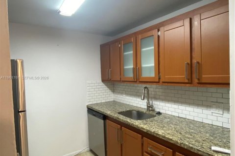 Immobilier commercial à vendre à Pembroke Pines, Floride: 87.33 m2 № 2024634 - photo 9