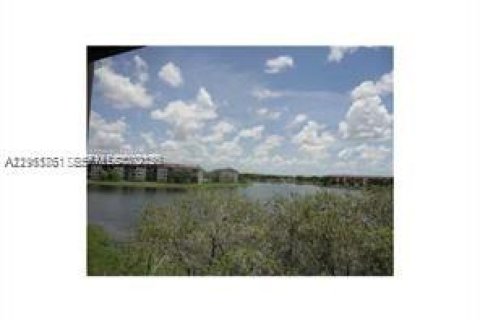 Immobilier commercial à vendre à Pembroke Pines, Floride: 87.33 m2 № 2024634 - photo 2