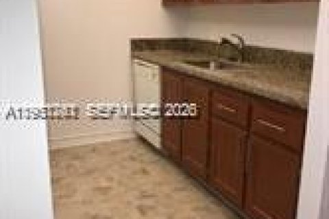 Immobilier commercial à vendre à Pembroke Pines, Floride: 87.33 m2 № 2024634 - photo 7