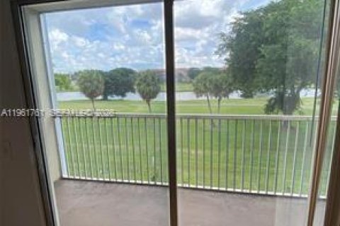 Immobilier commercial à vendre à Pembroke Pines, Floride: 87.33 m2 № 2024634 - photo 4