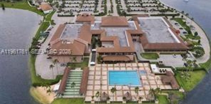 Immobilier commercial à Pembroke Pines, Floride 87.33 m2 № 2024634