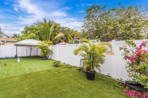 Casa en venta en Tamarac, Florida, 3 dormitorios, 121.89 m2 № 1229229 - foto 1