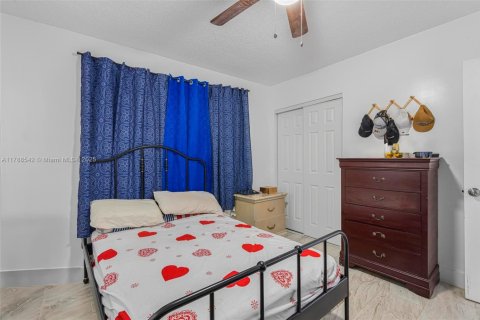 Commercial property in Miami, Florida 145.39 sq.m. № 1864751 - photo 12