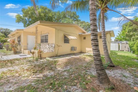 Commercial property in Miami, Florida 145.39 sq.m. № 1864751 - photo 17