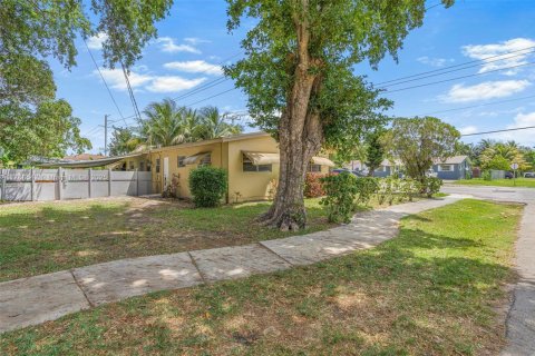 Commercial property in Miami, Florida 145.39 sq.m. № 1864751 - photo 18