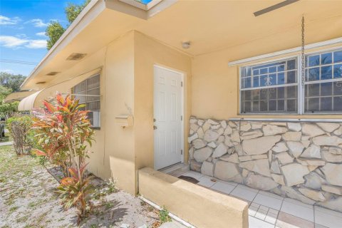 Commercial property in Miami, Florida 145.39 sq.m. № 1864751 - photo 5