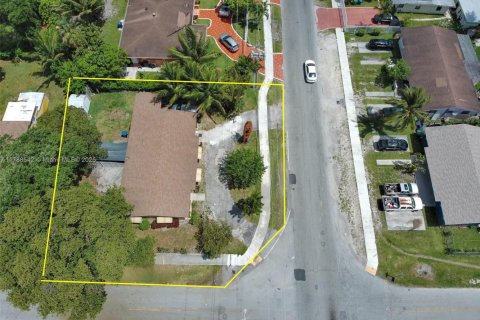 Commercial property in Miami, Florida 145.39 sq.m. № 1864751 - photo 19