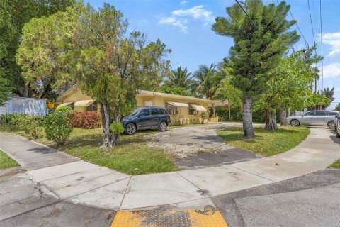 Commercial property in Miami, Florida 145.39 sq.m. № 1864751 - photo 2