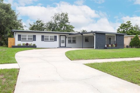 House in Orlando, Florida 3 bedrooms, 129.32 sq.m. № 2101164