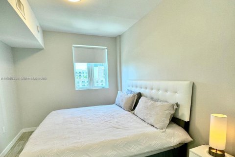 Condo in Miami, Florida, 2 bedrooms  № 2000483 - photo 12