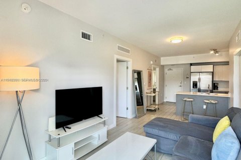 Condo in Miami, Florida, 2 bedrooms  № 2000483 - photo 10