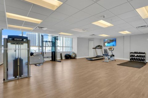 Condo in Miami, Florida, 2 bedrooms  № 2000483 - photo 22