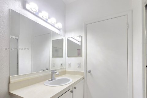 Copropriété à louer à Pembroke Pines, Floride: 2 chambres, 79.34 m2 № 1997943 - photo 11
