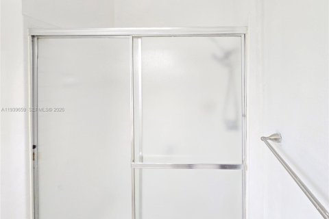 Copropriété à louer à Pembroke Pines, Floride: 2 chambres, 79.34 m2 № 1997943 - photo 12