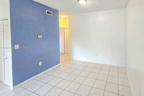 Copropriété à louer à Pembroke Pines, Floride: 2 chambres, 79.34 m2 № 1997943 - photo 13