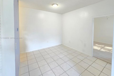 Copropriété à louer à Pembroke Pines, Floride: 2 chambres, 79.34 m2 № 1997943 - photo 16