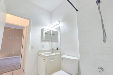 Copropriété à louer à Pembroke Pines, Floride: 2 chambres, 79.34 m2 № 1997943 - photo 6