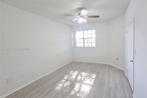 Copropriété à louer à Pembroke Pines, Floride: 2 chambres, 79.34 m2 № 1997943 - photo 7
