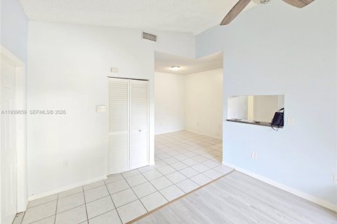 Copropriété à louer à Pembroke Pines, Floride: 2 chambres, 79.34 m2 № 1997943 - photo 5