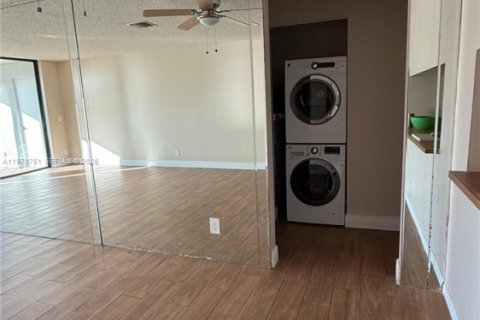 Condominio en venta en Oakland Park, Florida, 2 dormitorios, 84.54 m2 № 2031183 - foto 9