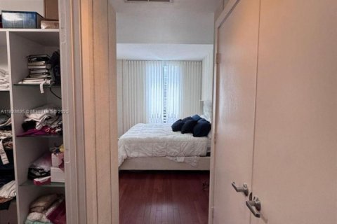 Condo in Miami, Florida, 1 bedroom  № 1937253 - photo 8